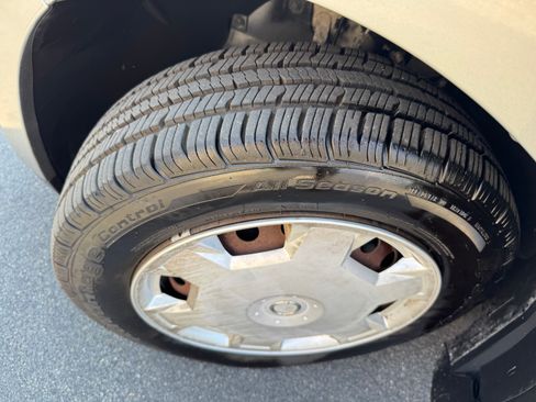 Used 2007 Nissan Versa S image 26