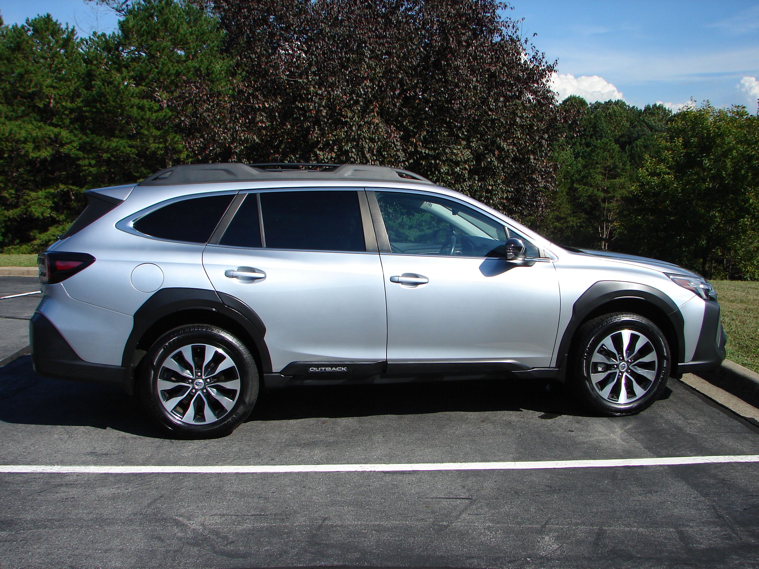 Used 2023 Subaru Outback Limited AWD/4WD image 12