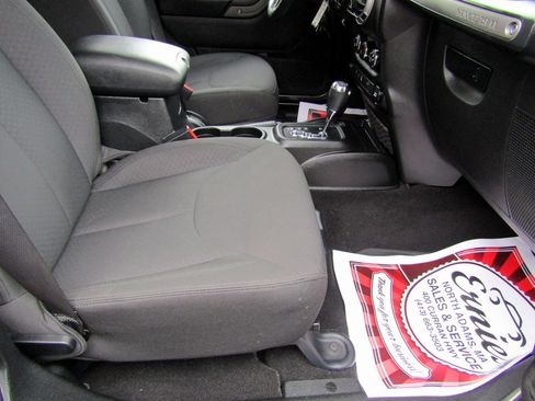 Used 2017 Jeep Wrangler Sport image 11