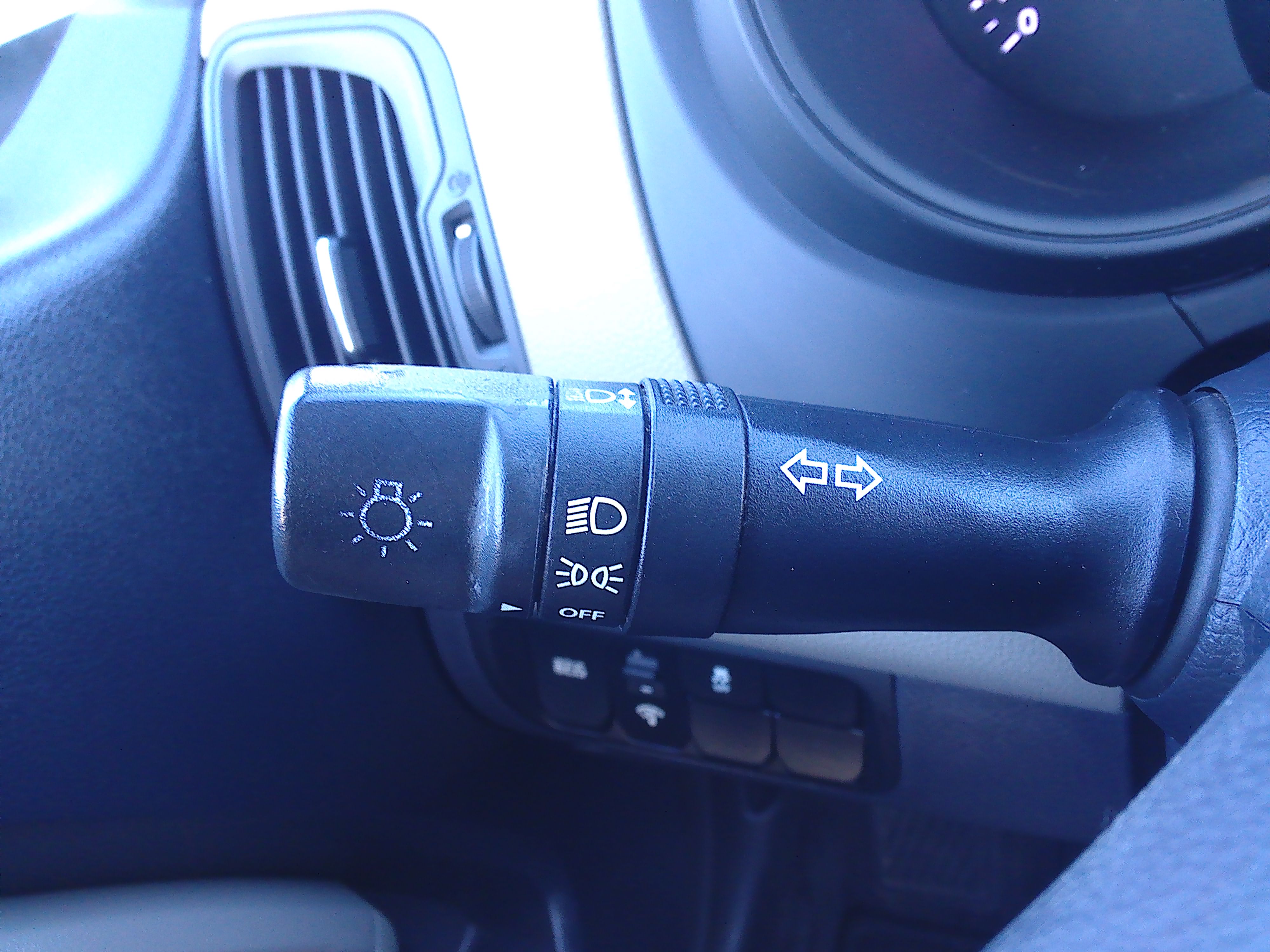 Used 2015 Kia Rio LX Hatchback FWD image 26