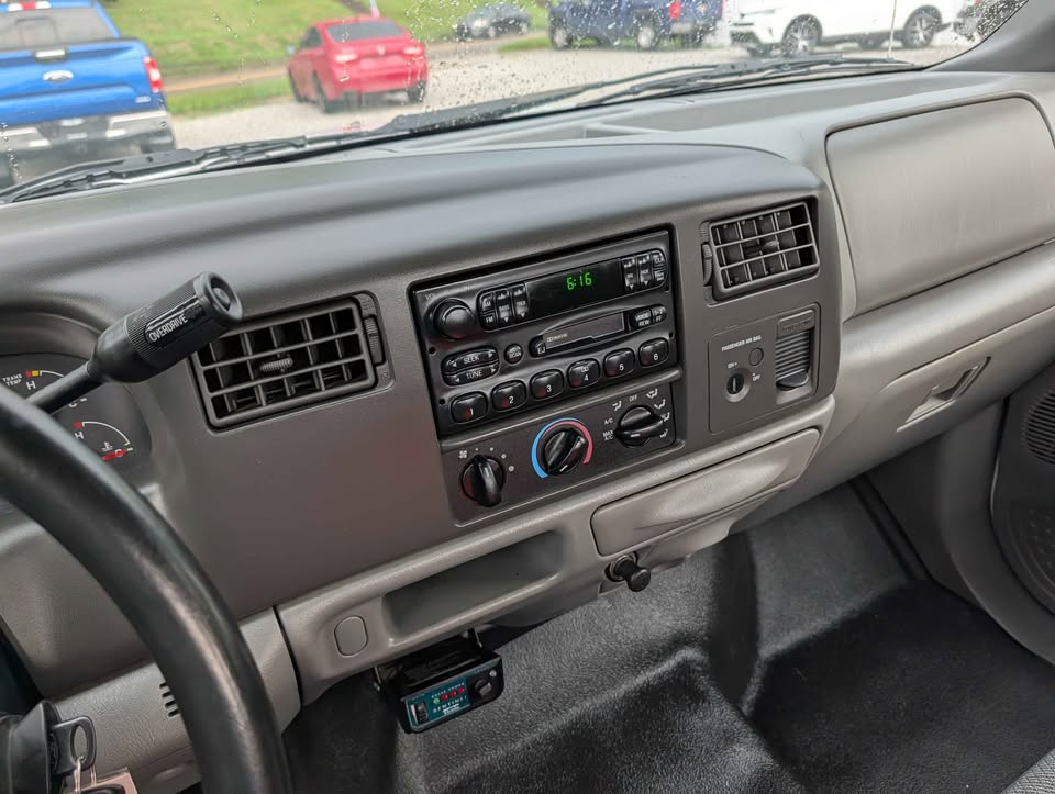 Used 2004 Ford F250 2WD SuperCab Super Duty image 8