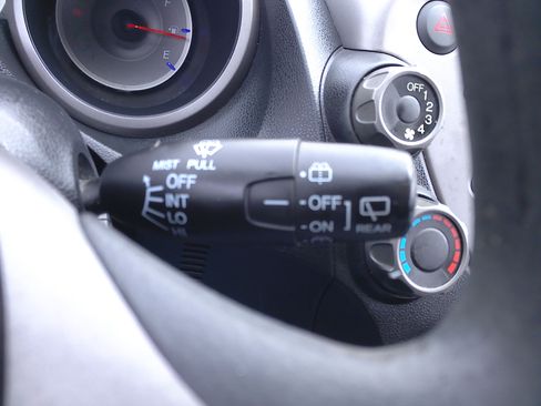 Used 2010 Honda Fit LX image 24