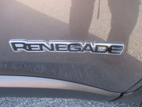 Used 2017 Jeep Renegade Latitude image 12