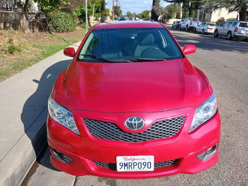 Used 2010 Toyota Camry SE image 3