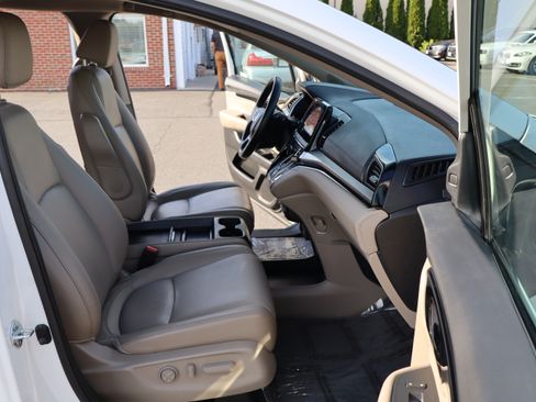 Used 2023 Honda Odyssey Touring image 16