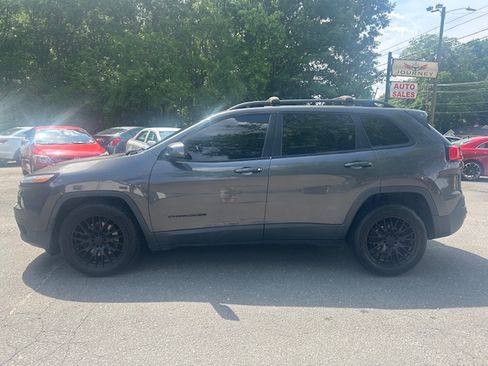 Used 2018 Jeep Cherokee FWD Limited image 3