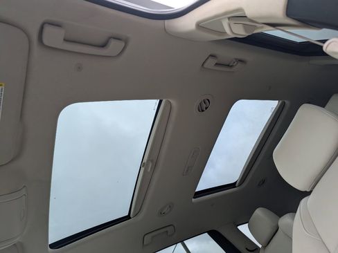 Used 2023 Buick Enclave Essence image 12