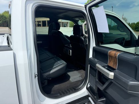 Used 2020 Ford F150 Lariat image 13