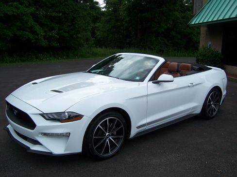 Used 2023 Ford Mustang Convertible RWD image 9