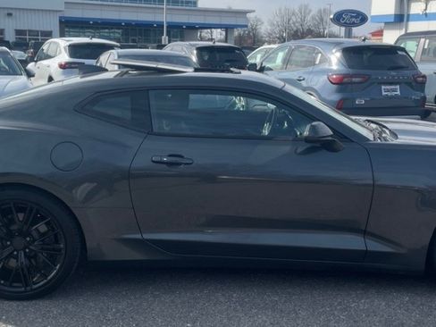 Used 2017 Chevrolet Camaro SS image 3