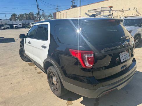 Used 2016 Ford Explorer image 3