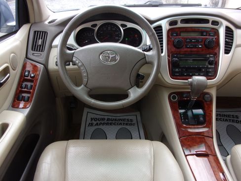 Used 2006 Toyota Highlander 4WD Limited V6 w/ 3rd Row image 7