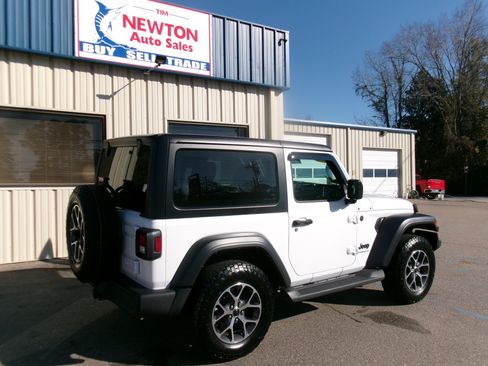 Used 2024 Jeep Wrangler Sport S image 20