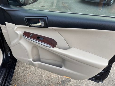 Used 2012 Toyota Camry XLE image 12