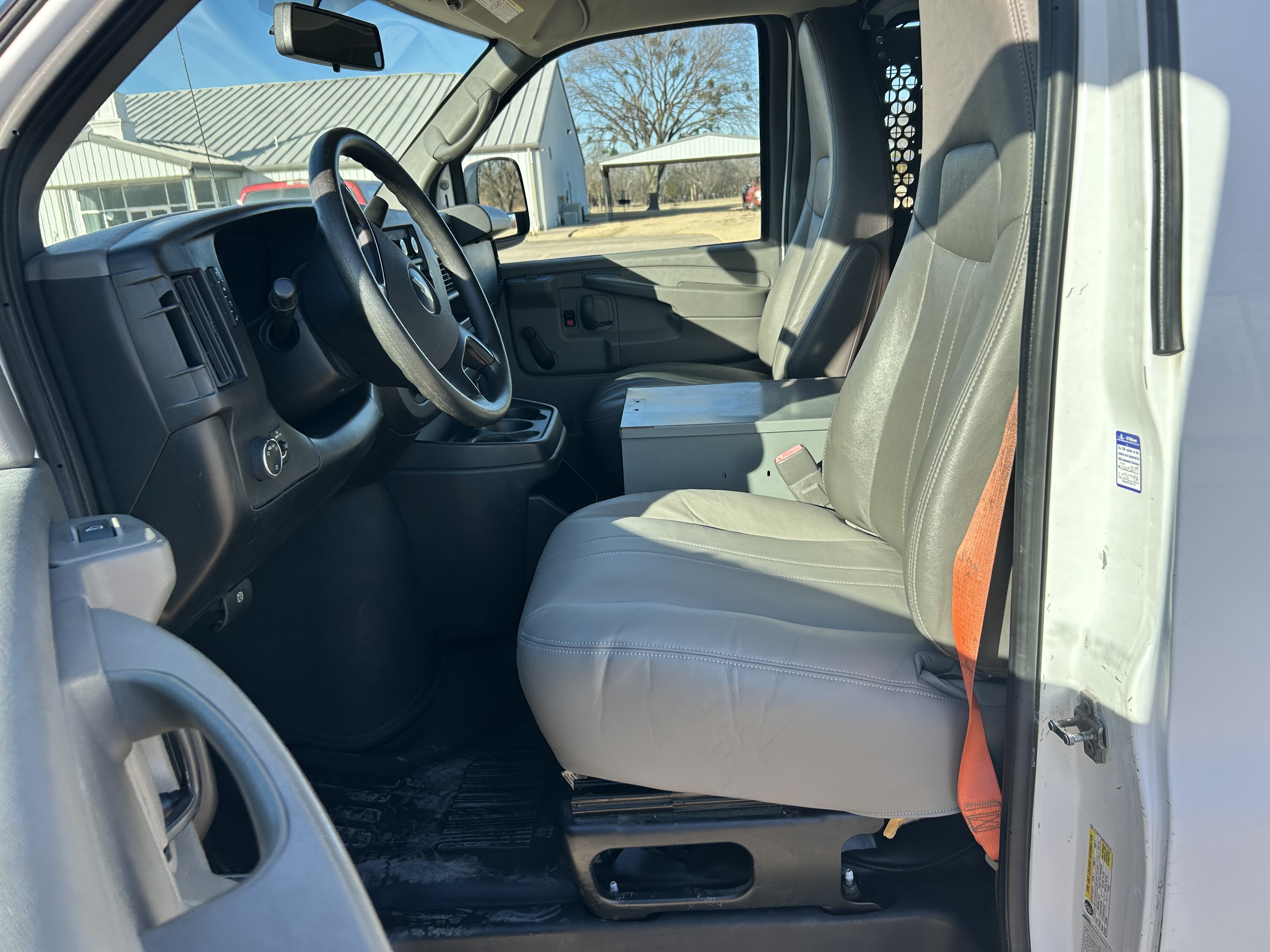 Used 2013 Chevrolet Express 2500 RWD image 9