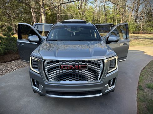 Used 2023 GMC Yukon Denali image 3