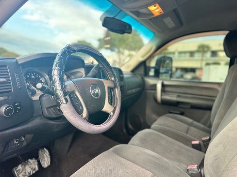Used 2007 Chevrolet Silverado 2500 LT image 18