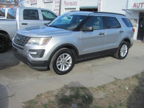Used 2016 Ford Explorer image 2