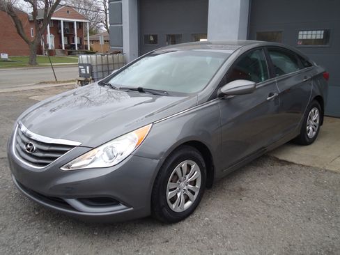 Used 2012 Hyundai Sonata GLS image 2