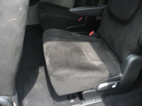 Used 2013 Dodge Grand Caravan SXT FWD image 7