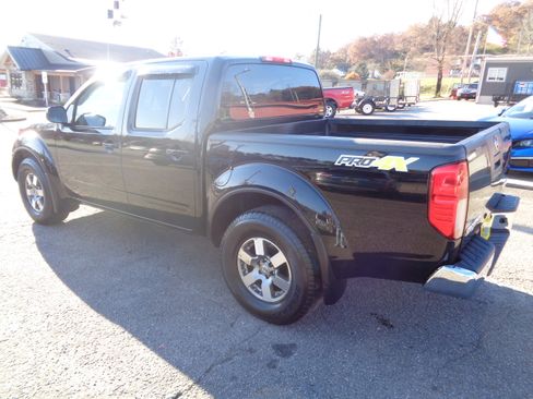 Used 2011 Nissan Frontier PRO-4X image 3