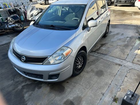 Used 2011 Nissan Versa image 2