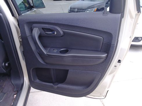 Used 2012 Chevrolet Traverse LT FWD image 13