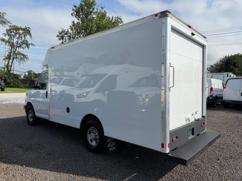 Used 2019 Chevrolet Express 3500 UNAVAIL RWD image 3