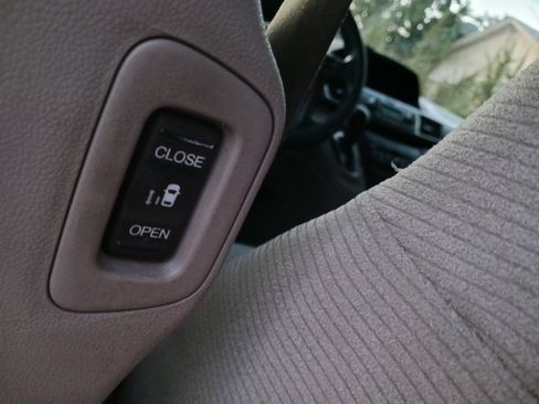 Used 2012 Honda Odyssey EX image 16