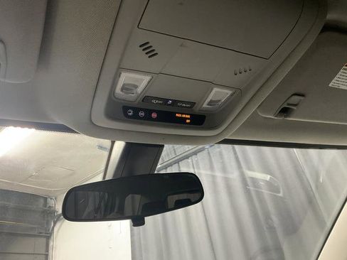 Used 2018 GMC Acadia SLE image 27