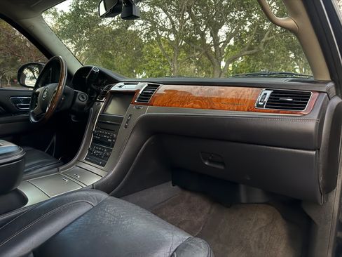 Used 2014 Cadillac Escalade ESV Platinum image 81