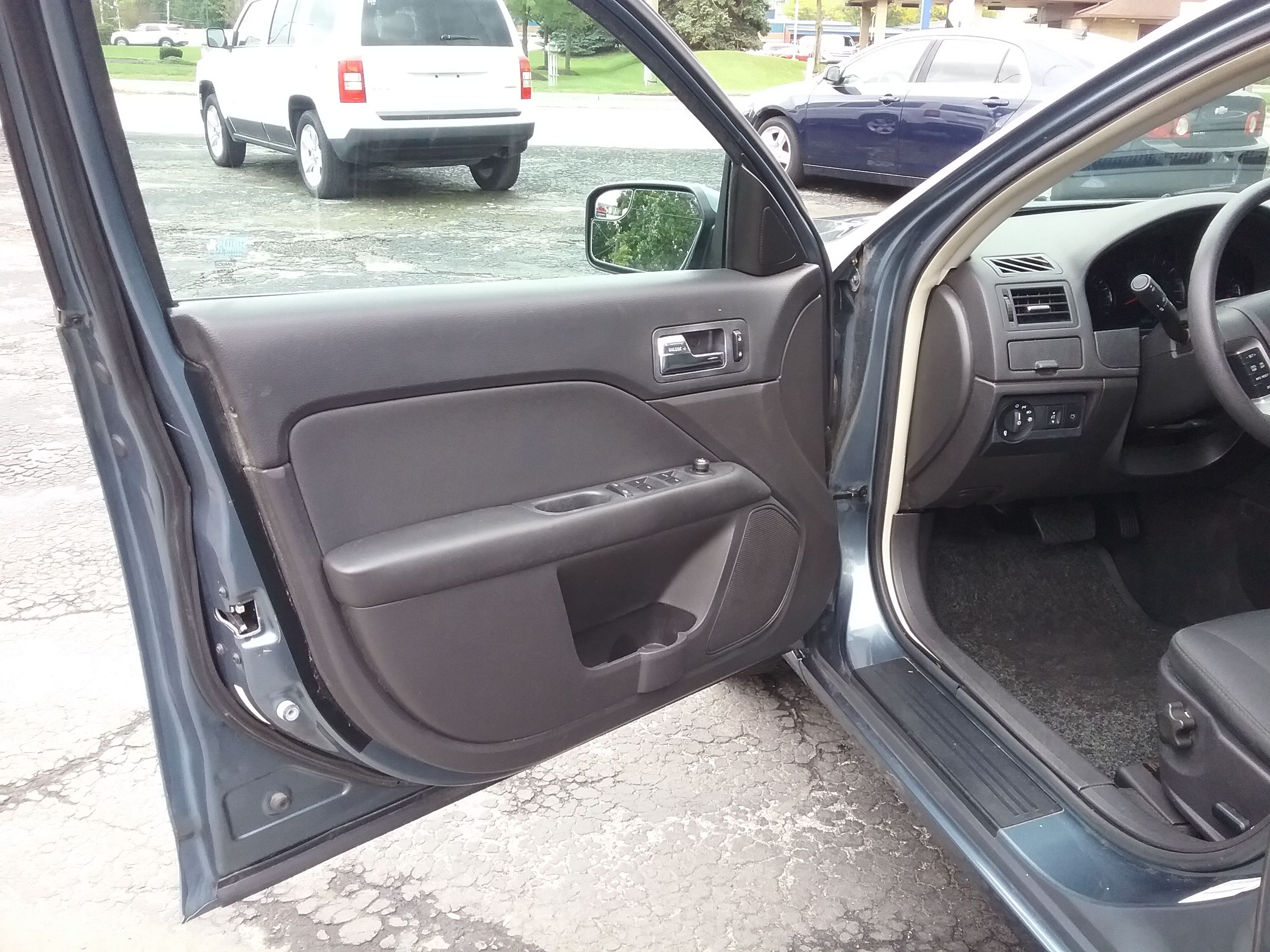 Used 2012 Ford Fusion SE FWD image 17