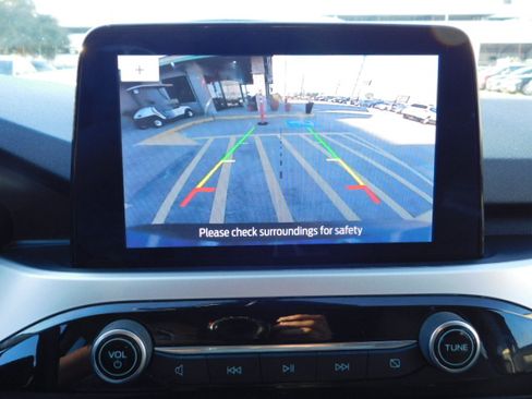 Used 2020 Ford Escape SE image 18