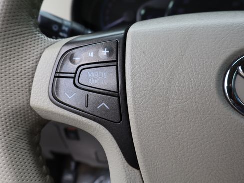 Used 2013 Toyota Sienna XLE Minivan FWD image 23