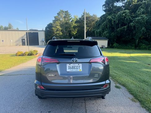Used 2016 Toyota RAV4 AWD LE image 7