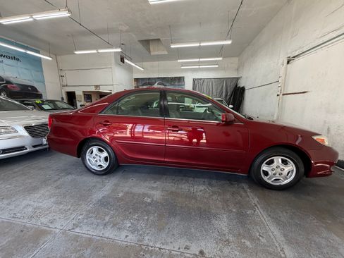 Used 2002 Toyota Camry V6 FWD image 3