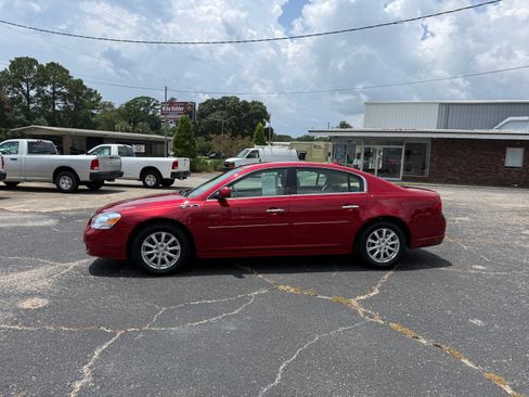 Used 2011 Buick Lucerne CXL FWD image 2