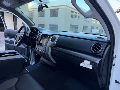 Used 2014 Toyota Tundra 4x4 CrewMax SR5 image 34