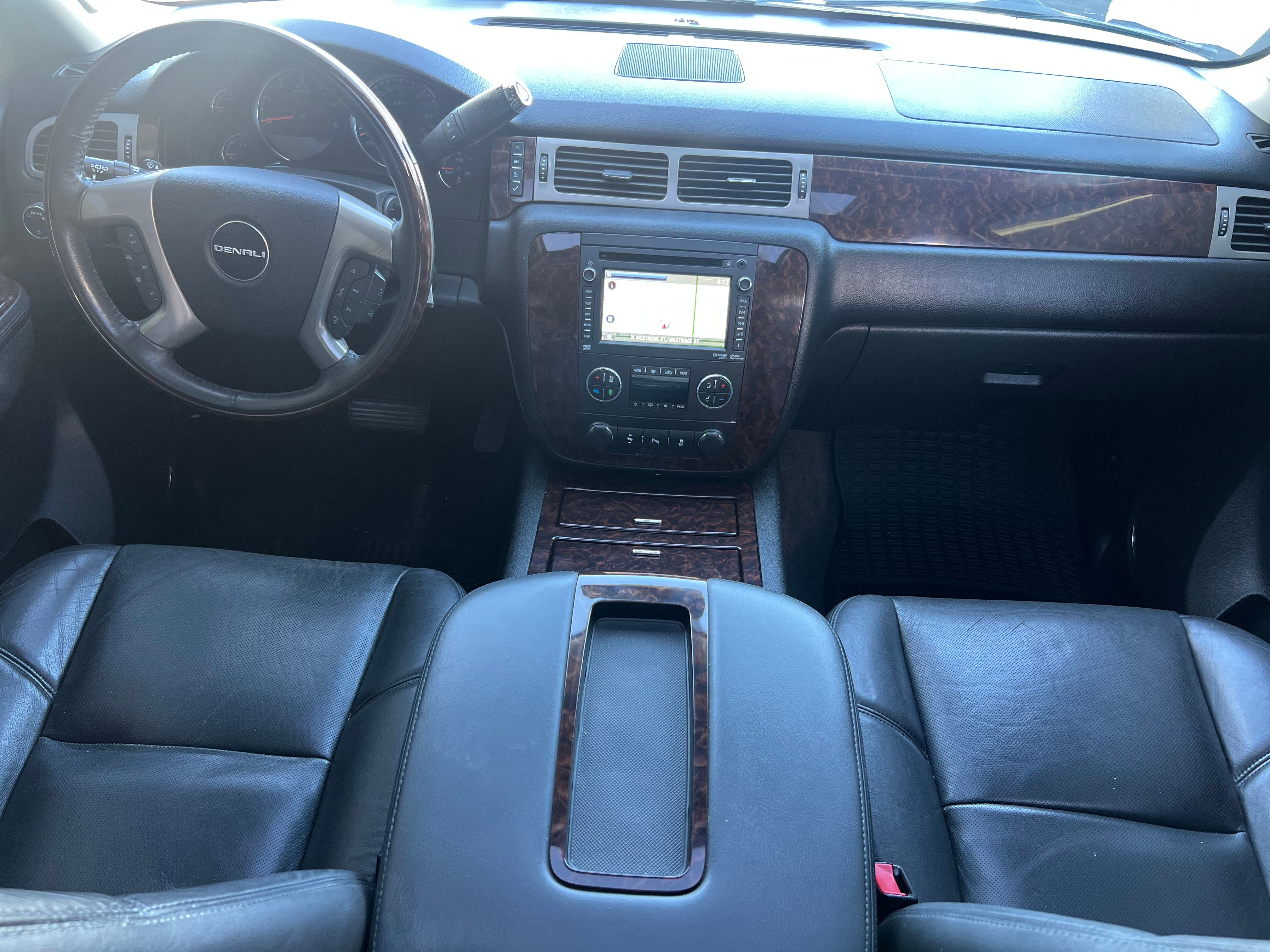 Used 2014 GMC Yukon Denali AWD/4WD image 3