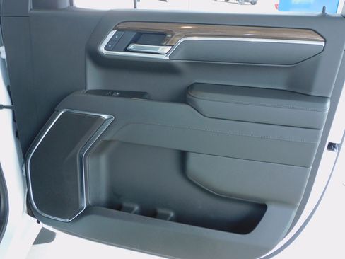 Used 2025 Chevrolet Silverado 1500 LT image 30