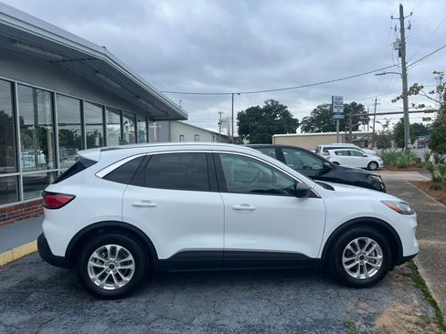 Used 2022 Ford Escape SE image 6