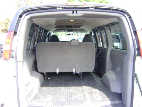 Used 2008 Chevrolet Express 1500 image 12