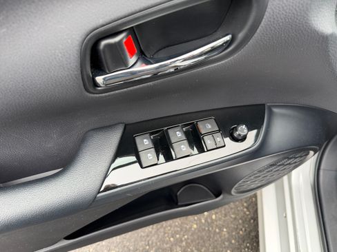 Used 2017 Toyota Prius Prime Premium image 3