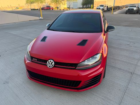 Used 2017 Volkswagen GTI image 21