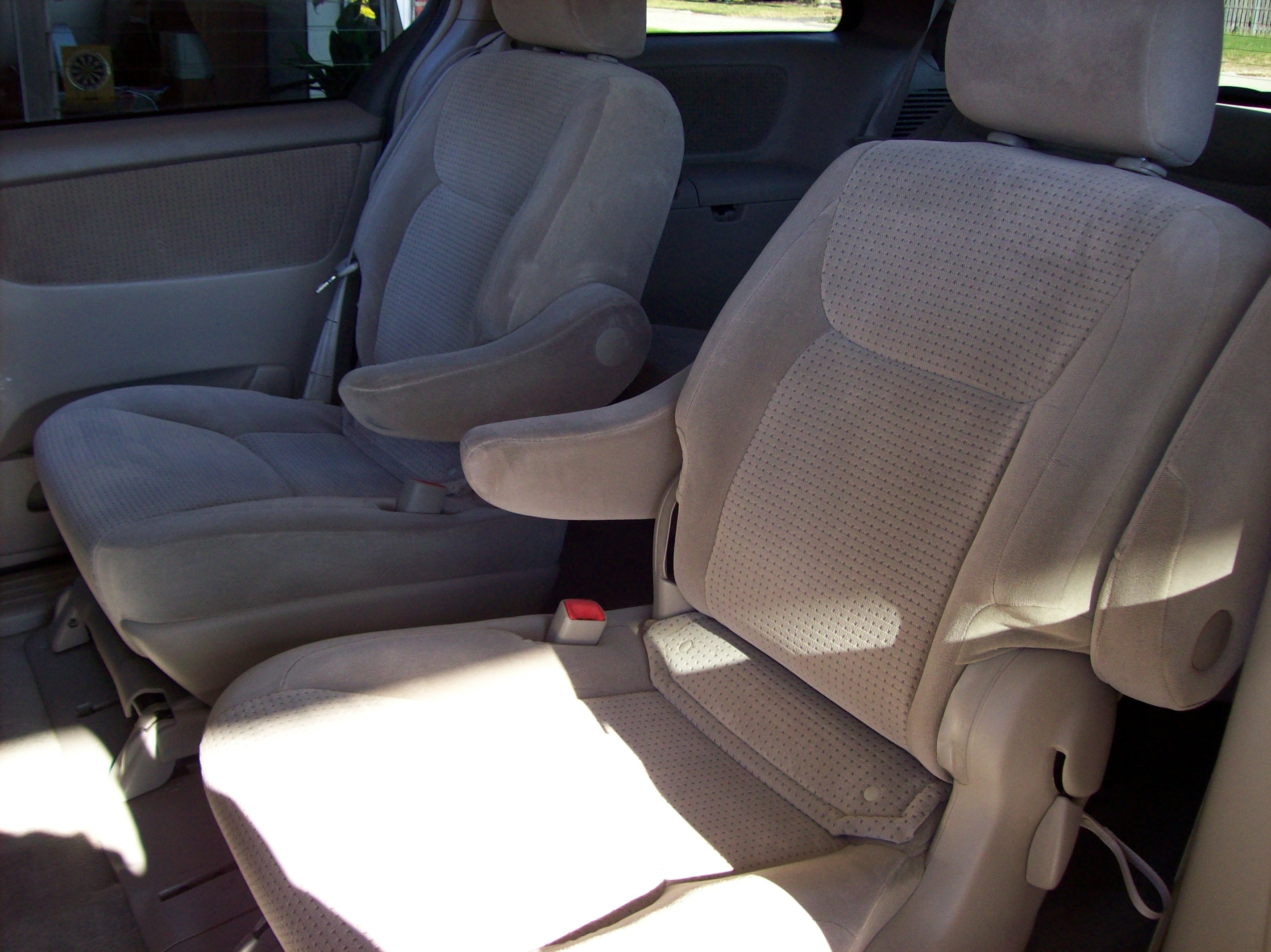 Used 2006 Toyota Sienna LE Minivan 4D FWD image 9