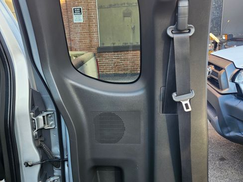 Used 2015 Nissan Frontier SV image 40