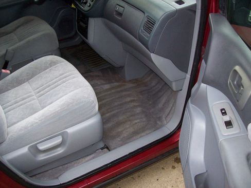 Used 2000 Toyota Sienna LE image 18