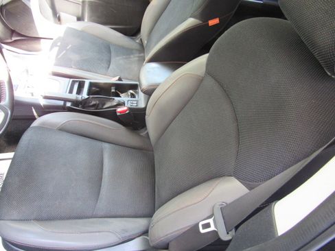Used 2017 Subaru Crosstrek 2.0i Premium AWD/4WD image 11