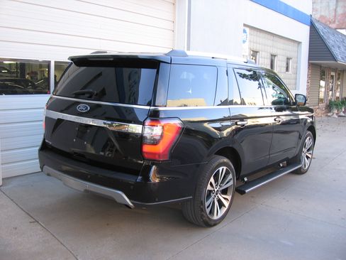 Used 2021 Ford Expedition Limited image 18