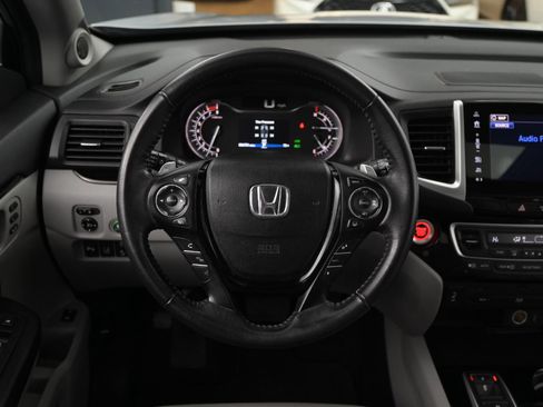 Used 2017 Honda Pilot Touring image 28
